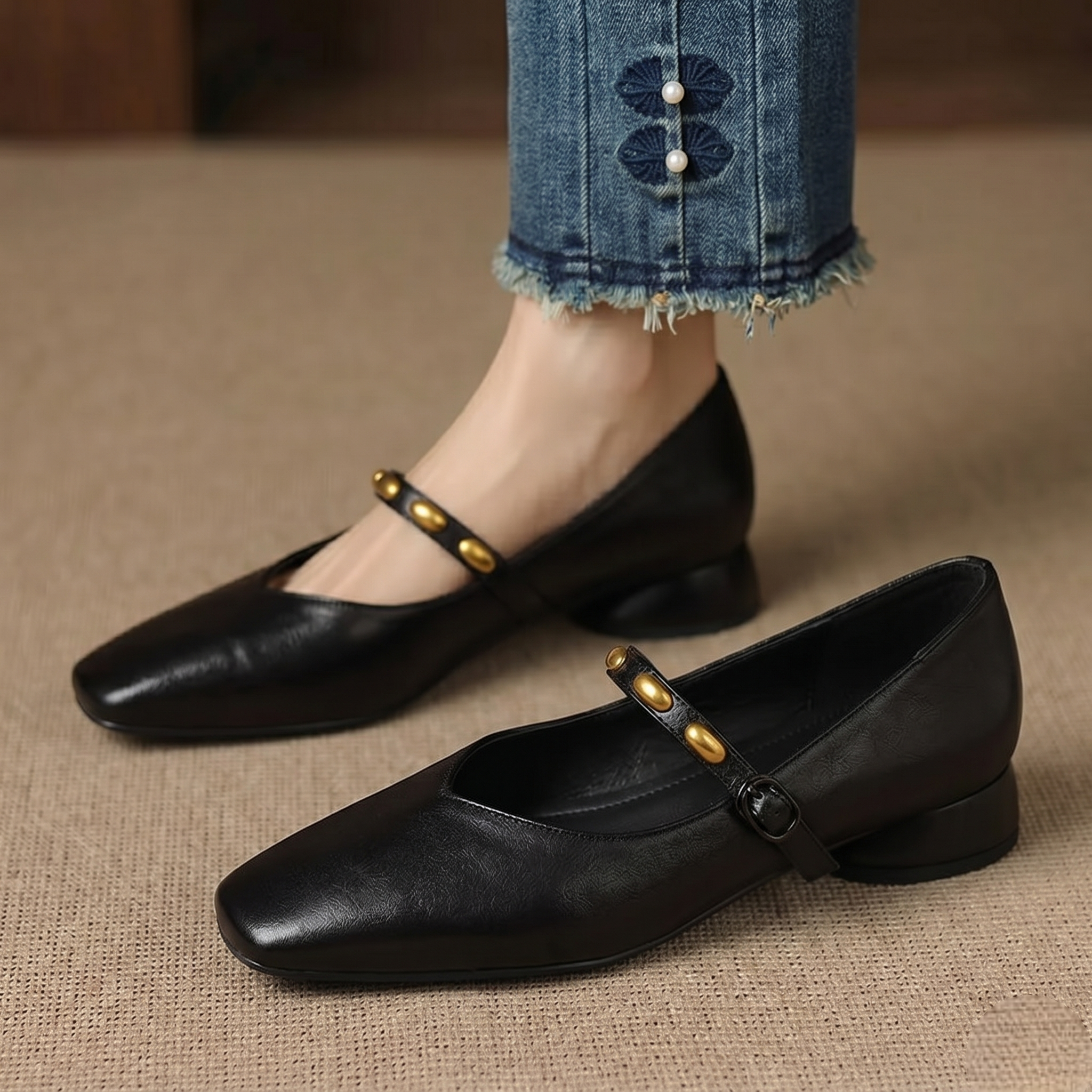 Black / 10